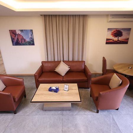 Ibiza Hotel Jounieh Exteriör bild