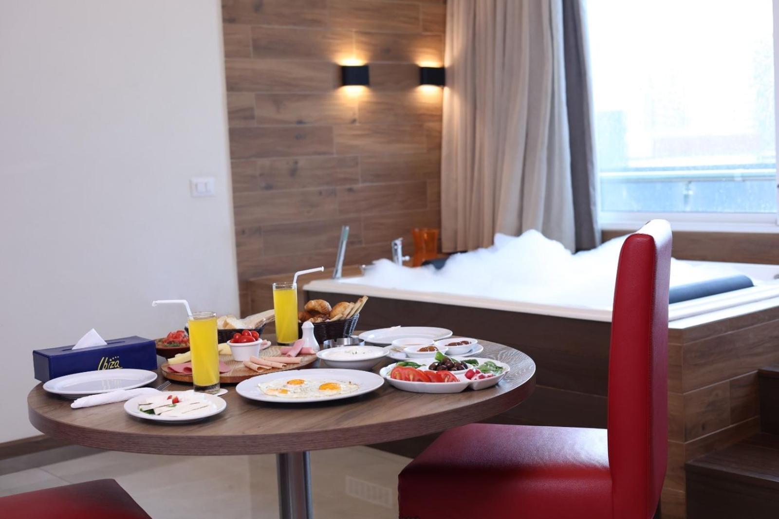 Ibiza Hotel Jounieh Exteriör bild