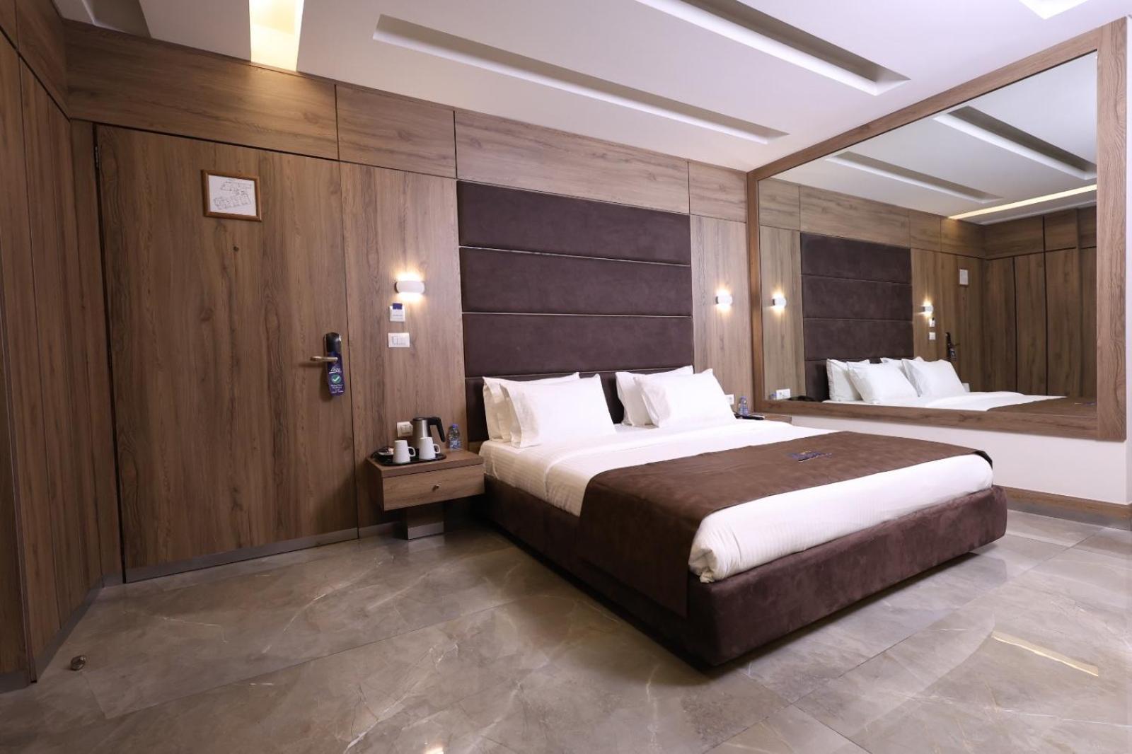 Ibiza Hotel Jounieh Exteriör bild