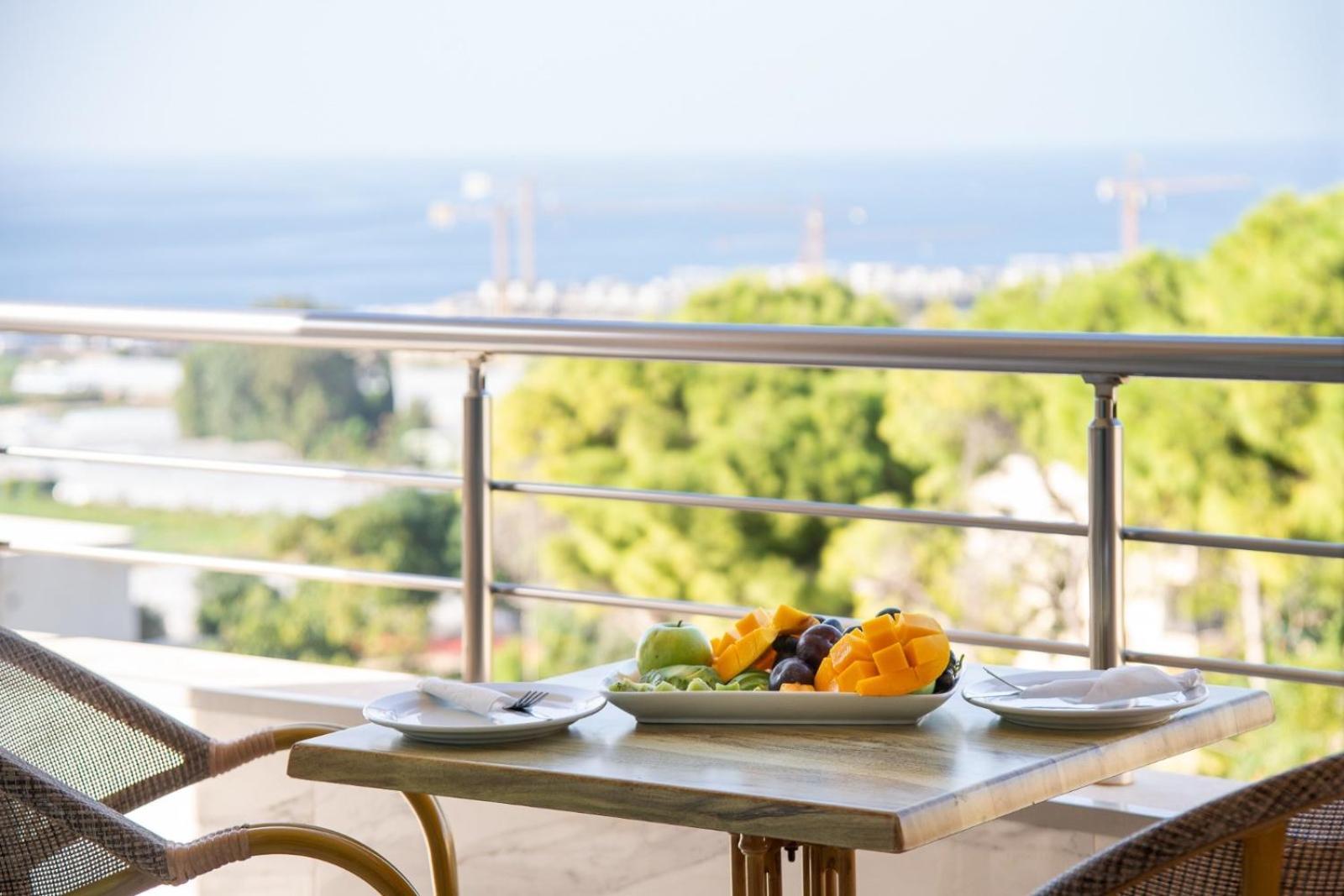 Ibiza Hotel Jounieh Exteriör bild