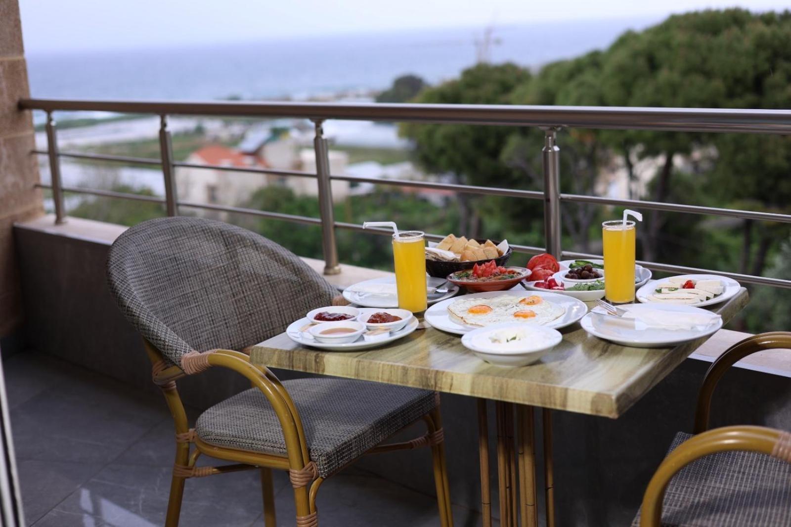 Ibiza Hotel Jounieh Exteriör bild