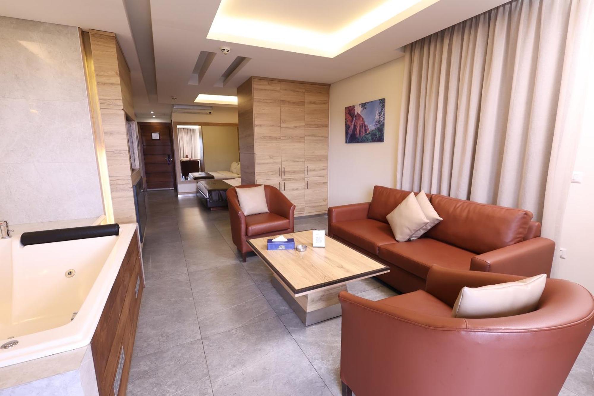 Ibiza Hotel Jounieh Exteriör bild
