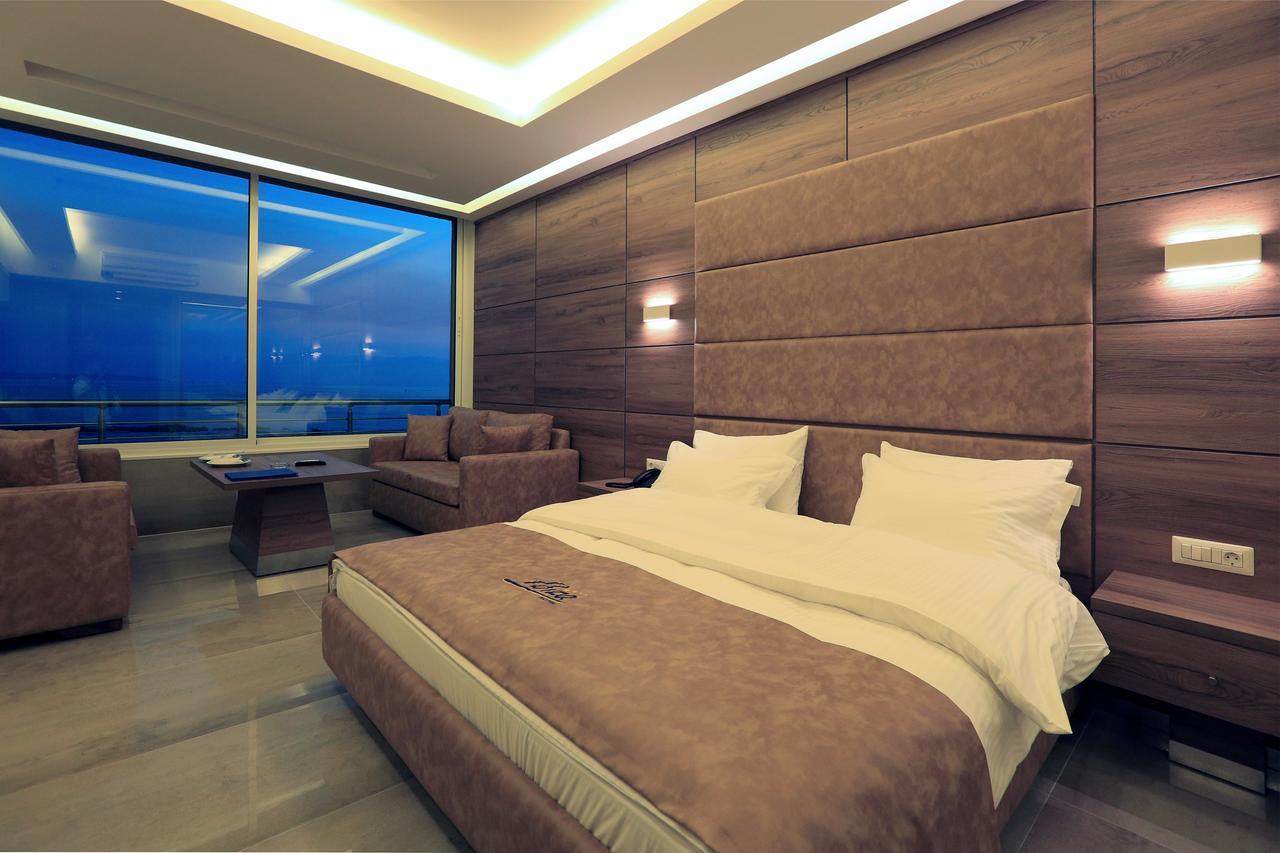 Ibiza Hotel Jounieh Exteriör bild
