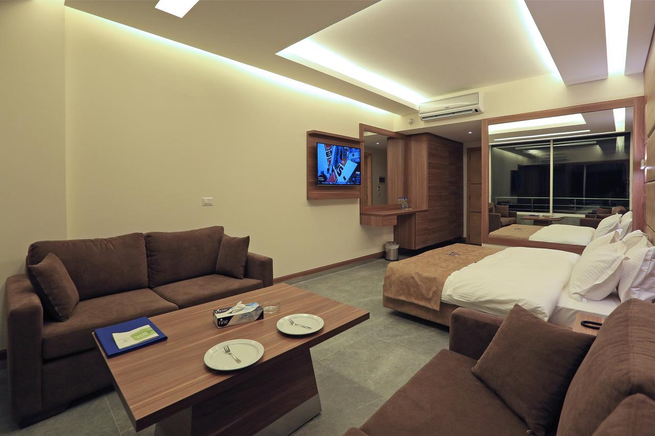 Ibiza Hotel Jounieh Exteriör bild