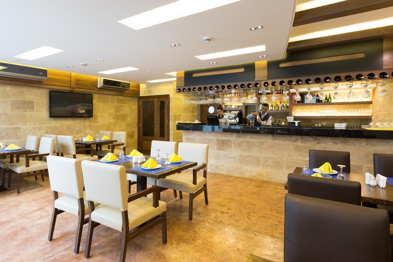 Ibiza Hotel Jounieh Exteriör bild